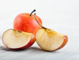 Why Brinjal and Apples Turn Dark After Cutting