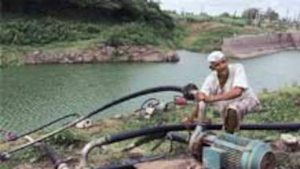 Maharashtra, Telangana ink pact for 3 irrigation projects
