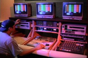 Nonlinear Editing