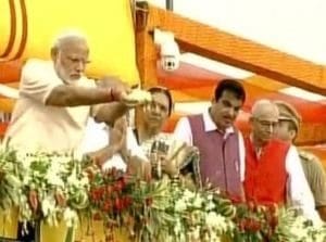 PM Narendra Modi dedicates Sardar Sarovar Dam to nation