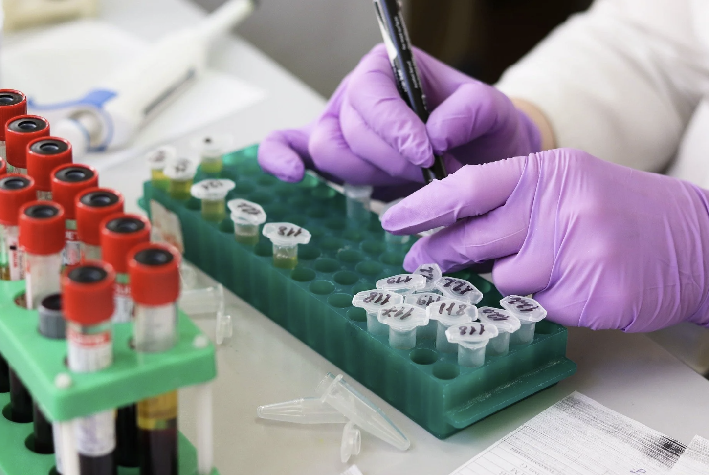 Antibiogramoscope: Device to Test Antibiotic Resistance