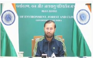 सरकार कार्बन उत्सर्जन को कम करने और ऊर्जा की बचत करने के लिए सभी सामान्य बल्बों को LED बल्बों से रीप्लेस करेगी : पर्यावरण मंत्री