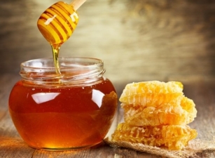 Agriculture Minister launches Amul Honey