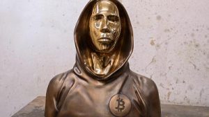 हंगरी: बिटकॉइन के संस्थापक सातोशी नाकामोतो (Satoshi Nakamoto) की प्रतिमा का अनावरण किया गया