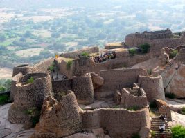 पेनुकोंडा के स्मारक
