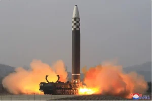 उत्तर कोरिया ने ह्वासोंग-17 (Hwasong-17) मिसाइल का परीक्षण किया