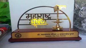 अप्पासाहेब धर्माधिकारी (Appasaheb Dharmadhikari) को महाराष्ट्र भूषण अवार्ड से सम्मानित किया गया
