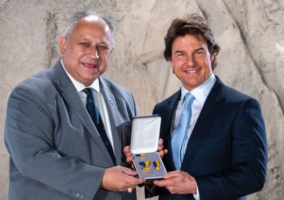 Tom Cruise Receives US Navy’s Top Civilian Honour