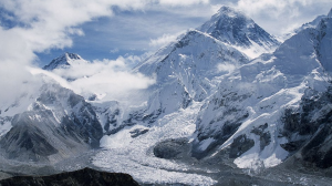 हिमालय की चेतावनी: विकास की दौड़ और पर्यावरणीय संकट