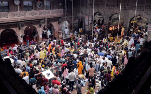 बांके बिहारी मंदिर विवाद पर सुप्रीम कोर्ट की सख्ती, हाई कोर्ट की कार्यवाही पर रोक