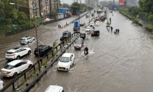 मुंबई में भीषण वर्षा का कहर: जलवायु परिवर्तन और आपदा प्रबंधन की चेतावनी