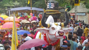 त्रिपुनिथुरा में ऐतिहासिक अठाचमायम शोभायात्रा से ओणम 2025 का भव्य शुभारंभ