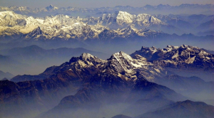 हिंदू कुश हिमालय क्षेत्र में नवीकरणीय ऊर्जा की भारी संभावनाएँ, लेकिन कम उपयोग