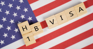 H-1B वीजाधारकों पर $100,000 एंट्री फीस: भारतीय प्रोफेशनल्स और छात्रों के लिए नई चुनौती