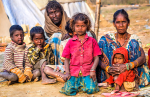 आईएलओ की नई रिपोर्ट: असमानताओं के बीच थमी सामाजिक न्याय की रफ्तार