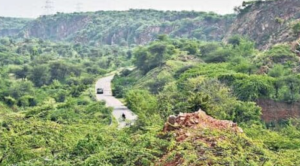 बंदवाड़ी लैंडफिल से अरावली में ज़हरीले लीचेट का रिसाव: मानव और वन्यजीव दोनों पर मंडराता संकट