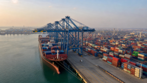 समंदर पर बादशाहत की कहानी: Adani Ports का बिजनेस मॉडल और उसका असली गेमप्लान