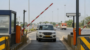 बिना रुके टोल टैक्स: कैसे काम करता है FASTag का पूरा खेल?