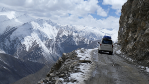 आसमान को छूती सड़कें: भारत के सबसे ऊंचे Motorable Roads की कहानी