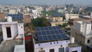 छोटे शहरों में क्यों आ रही है सोलर क्रांति और महानगर क्यों पिछड़ गए?