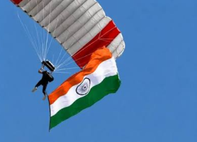 लिबिया में भारतीय स्काइडाइवर्स ने तिरंगे के साथ बनाया विश्व रिकॉर्ड